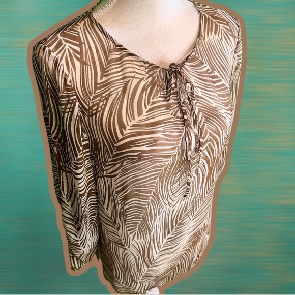 BCBGMaxAzria Brown Palm Leaf Pattern 100% Silk Tie-Front Pullover Blouse Size 8 - Picture 11 of 11